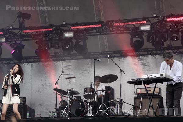 BLONDE REDHEAD - 2011-08-27 - SAINT CLOUD - Domaine National - Grande Scene - Kazu Makino - Simone Pace - Amedeo Pace